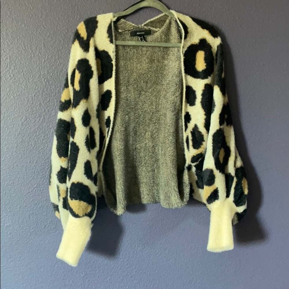 Leopard oversized sleeves sweater